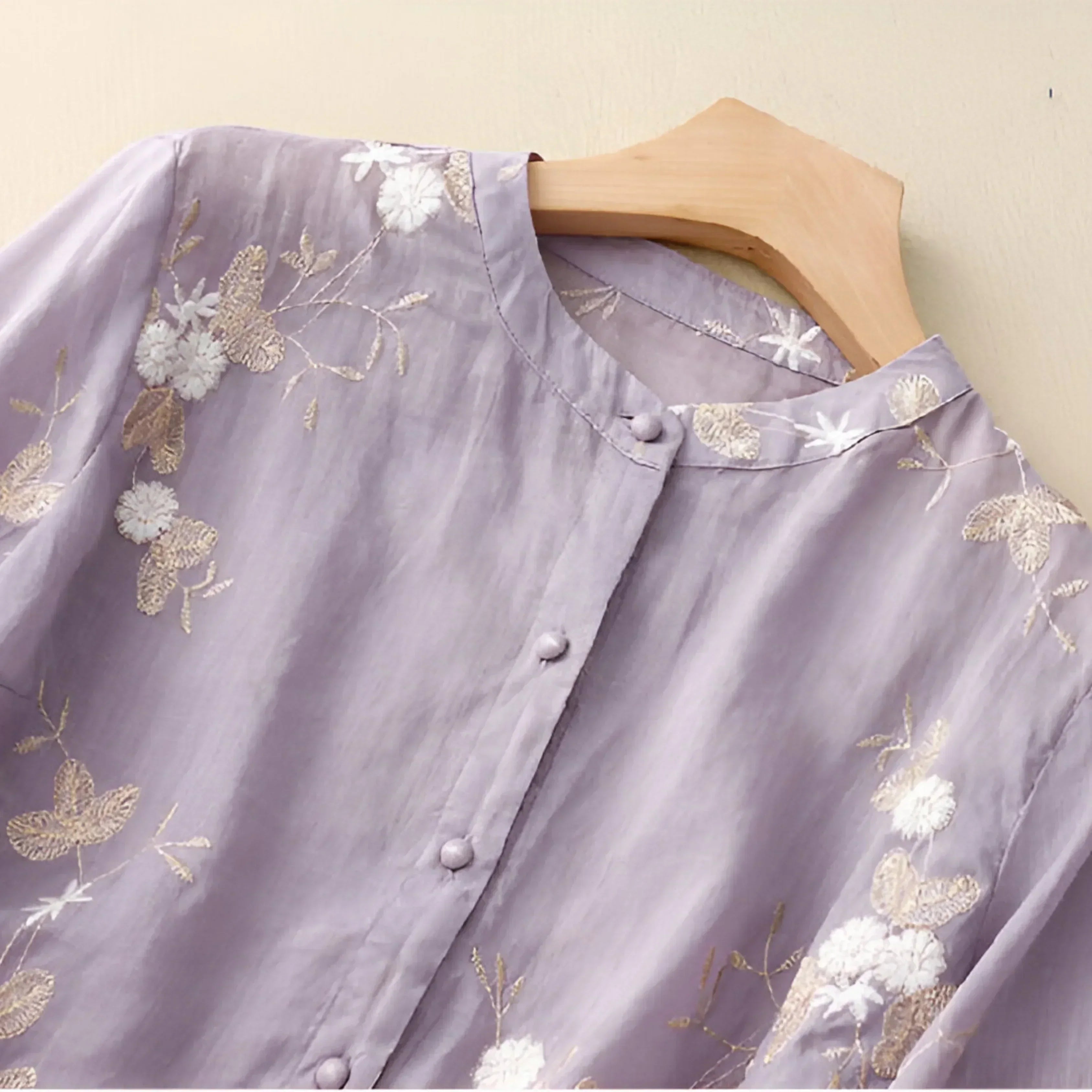 Marie - Top with Embroidered Flowers