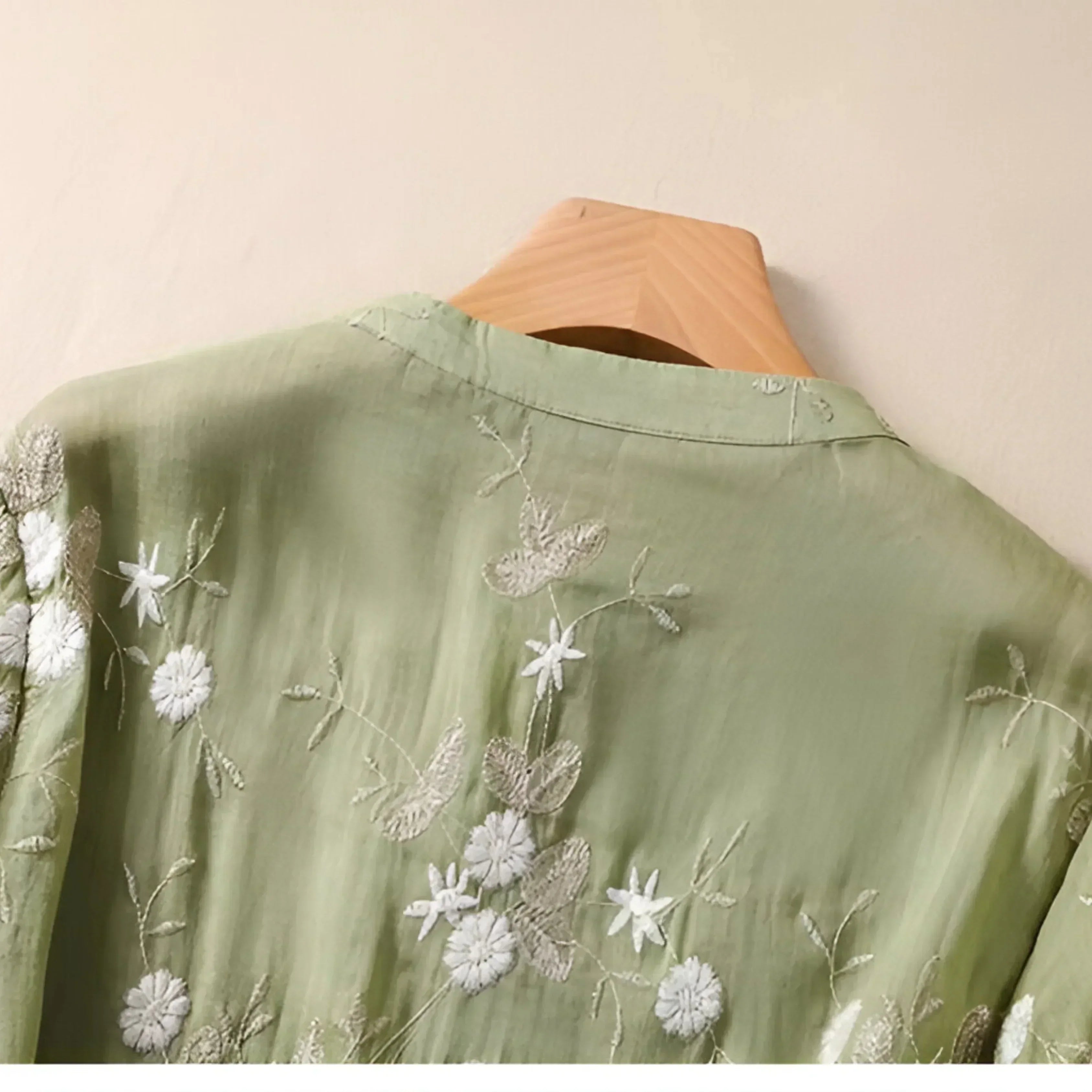 Marie - Top with Embroidered Flowers