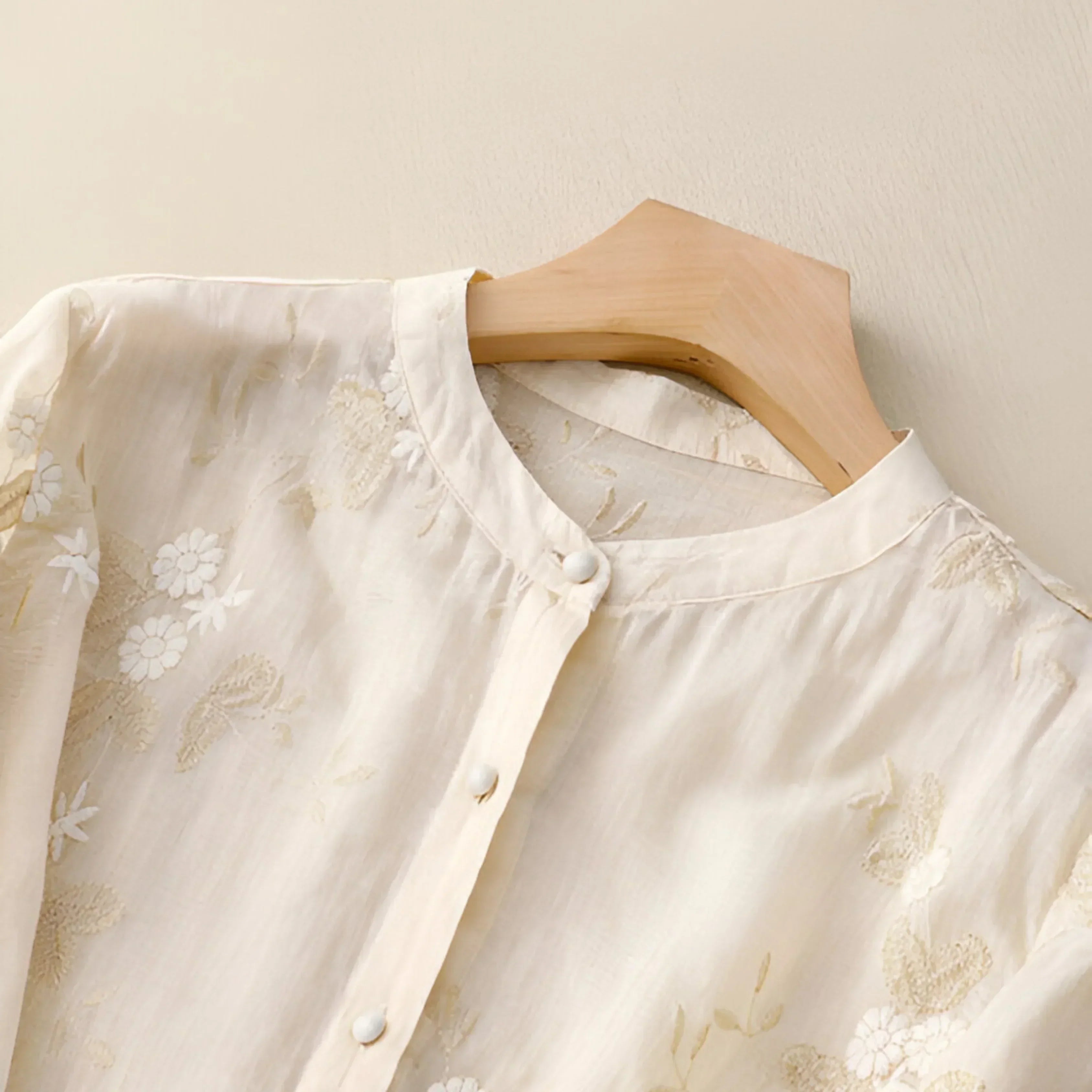 Marie - Top with Embroidered Flowers