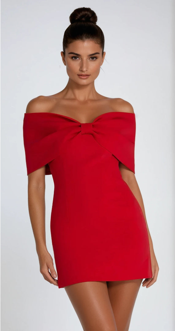 Love Bow Dress – Elegance with Bare Shoulders