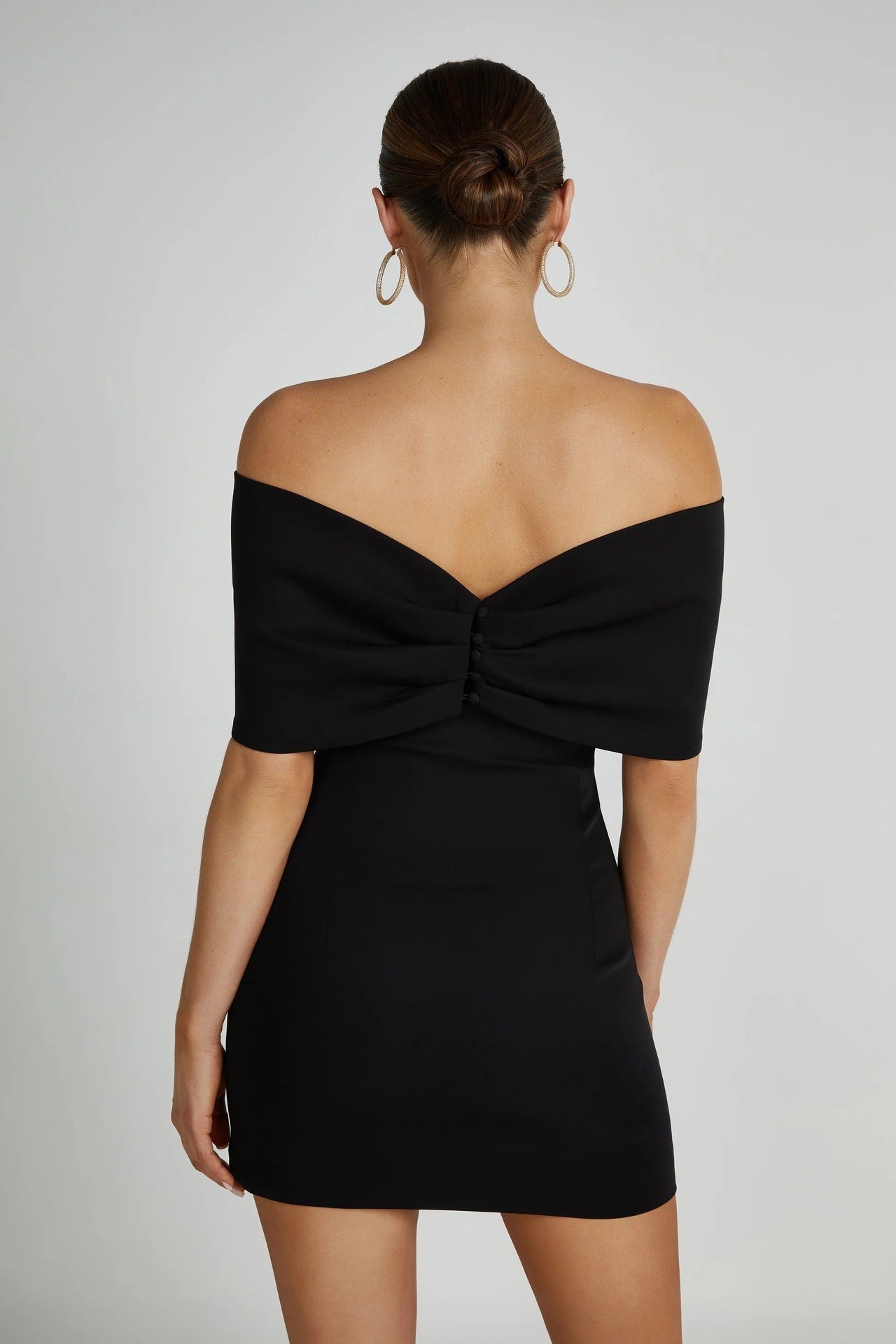 Love Bow Dress – Elegance with Bare Shoulders