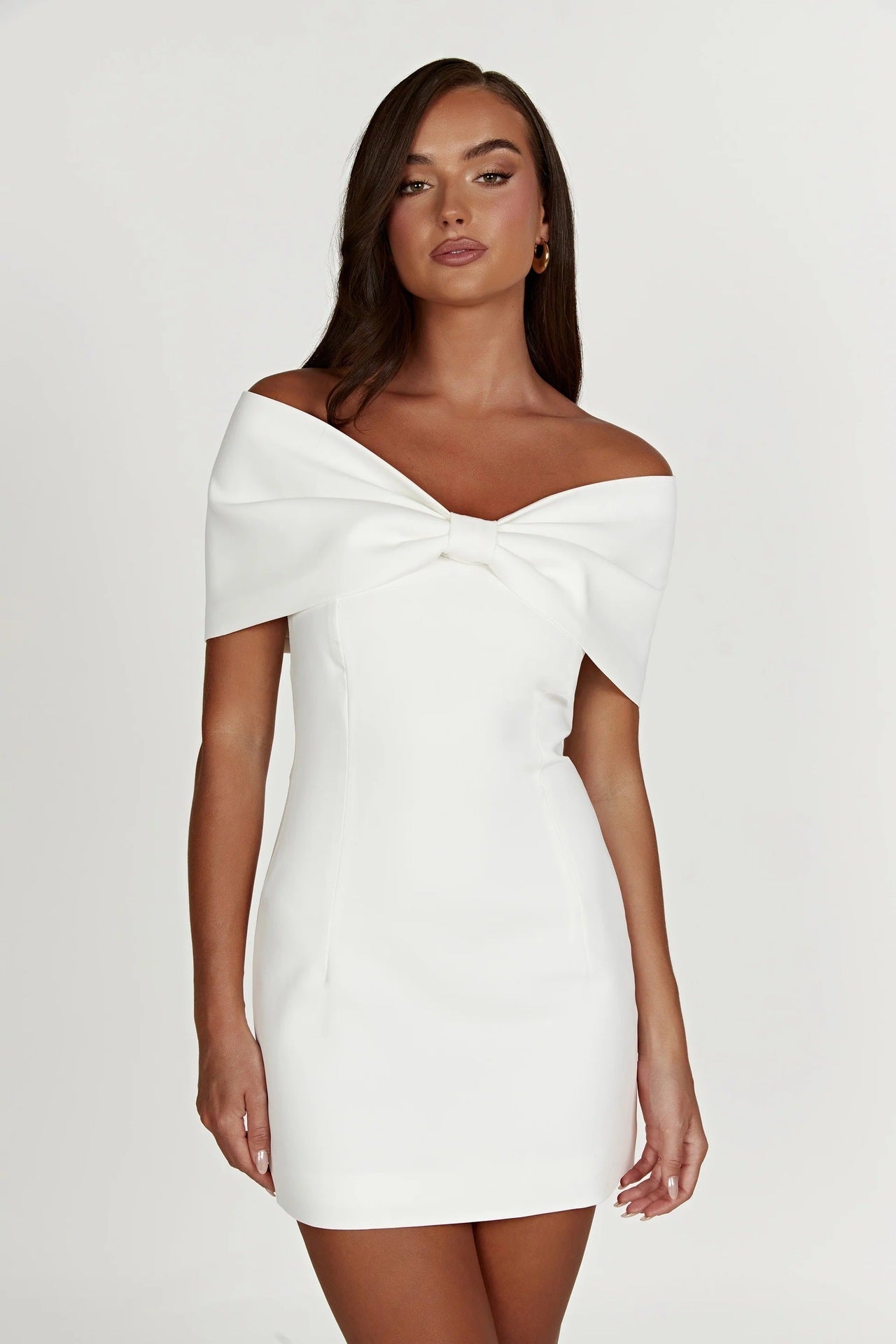 Love Bow Dress – Elegance with Bare Shoulders