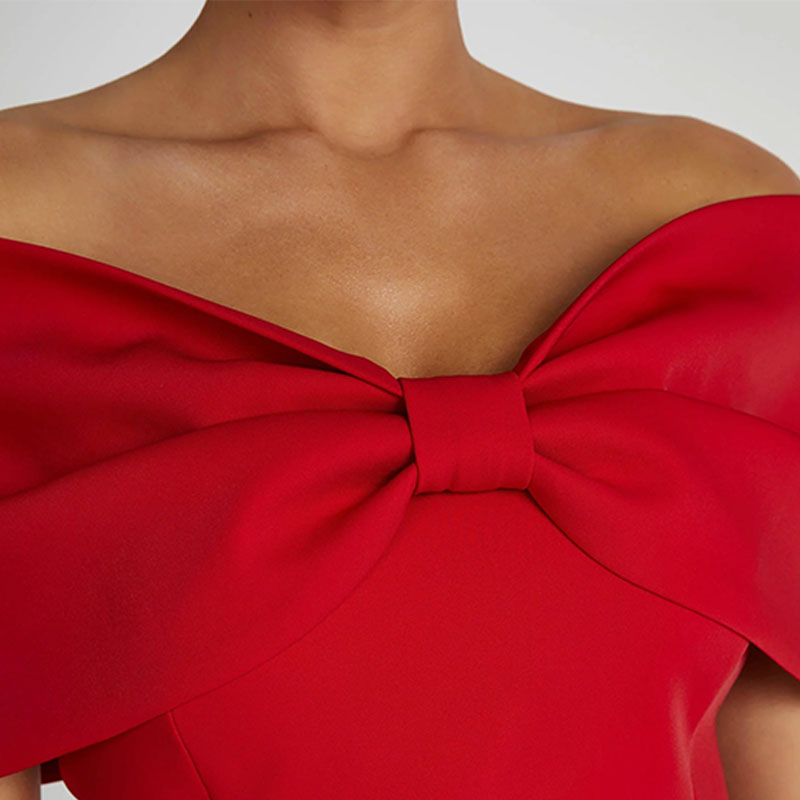 Love Bow Dress – Elegance with Bare Shoulders