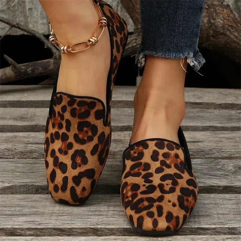 Catria – Elegant Shallow-Cut Print Flats