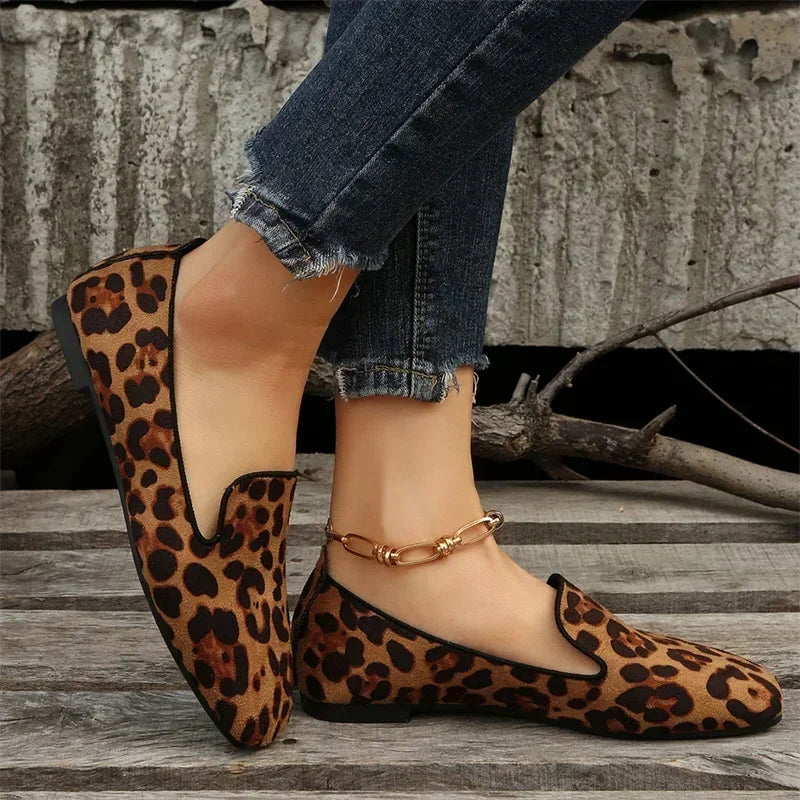 Catria – Elegant Shallow-Cut Print Flats