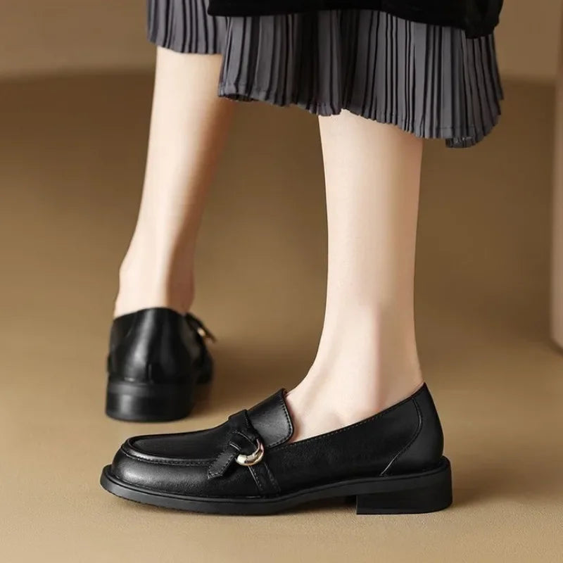 Virella – Square-Toe Medium Heel Loafers