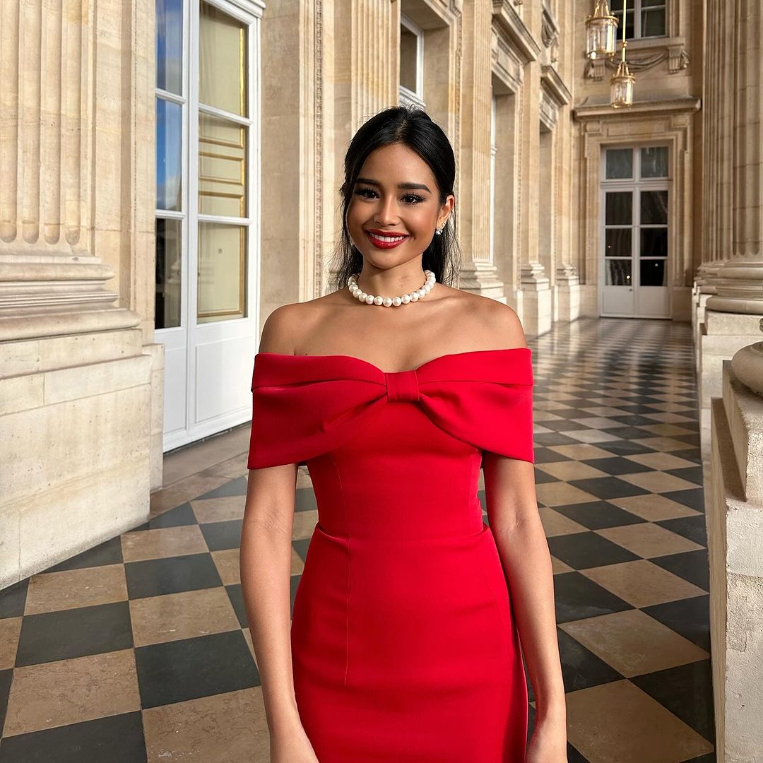 Love Bow Dress – Elegance with Bare Shoulders