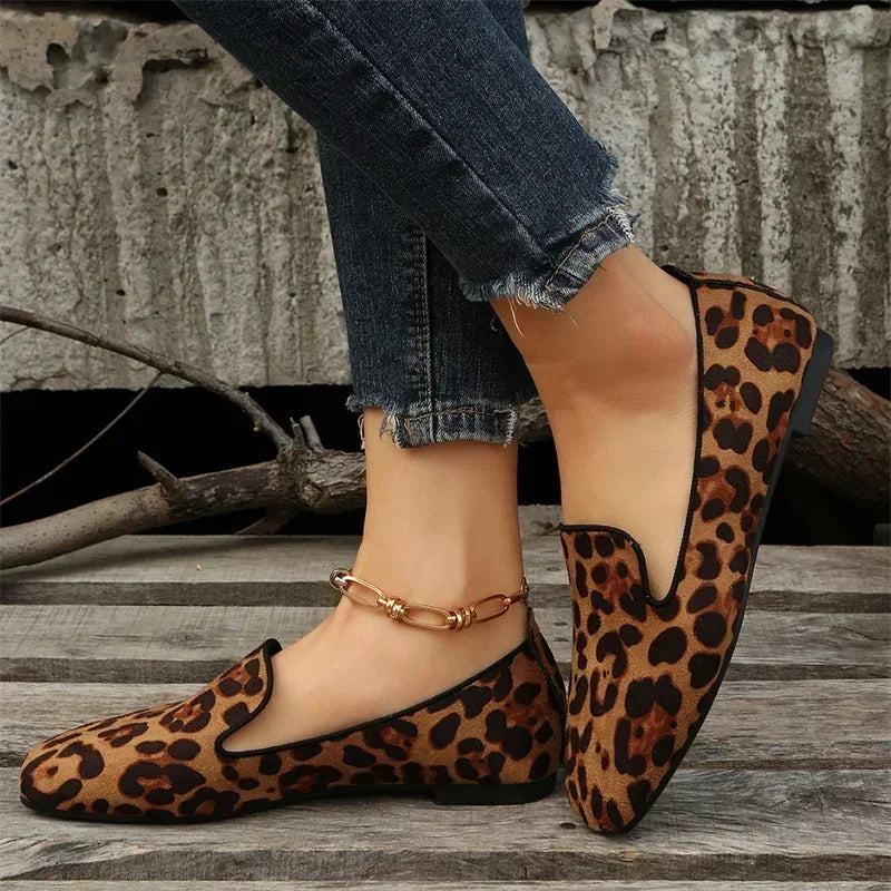Catria – Elegant Shallow-Cut Print Flats
